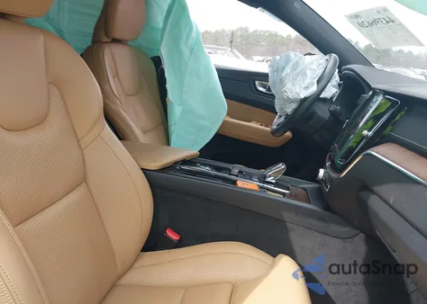 2022 Volvo Xc60 B5 Inscription from USA, damaged, VIN YV4L12RLXN1904567